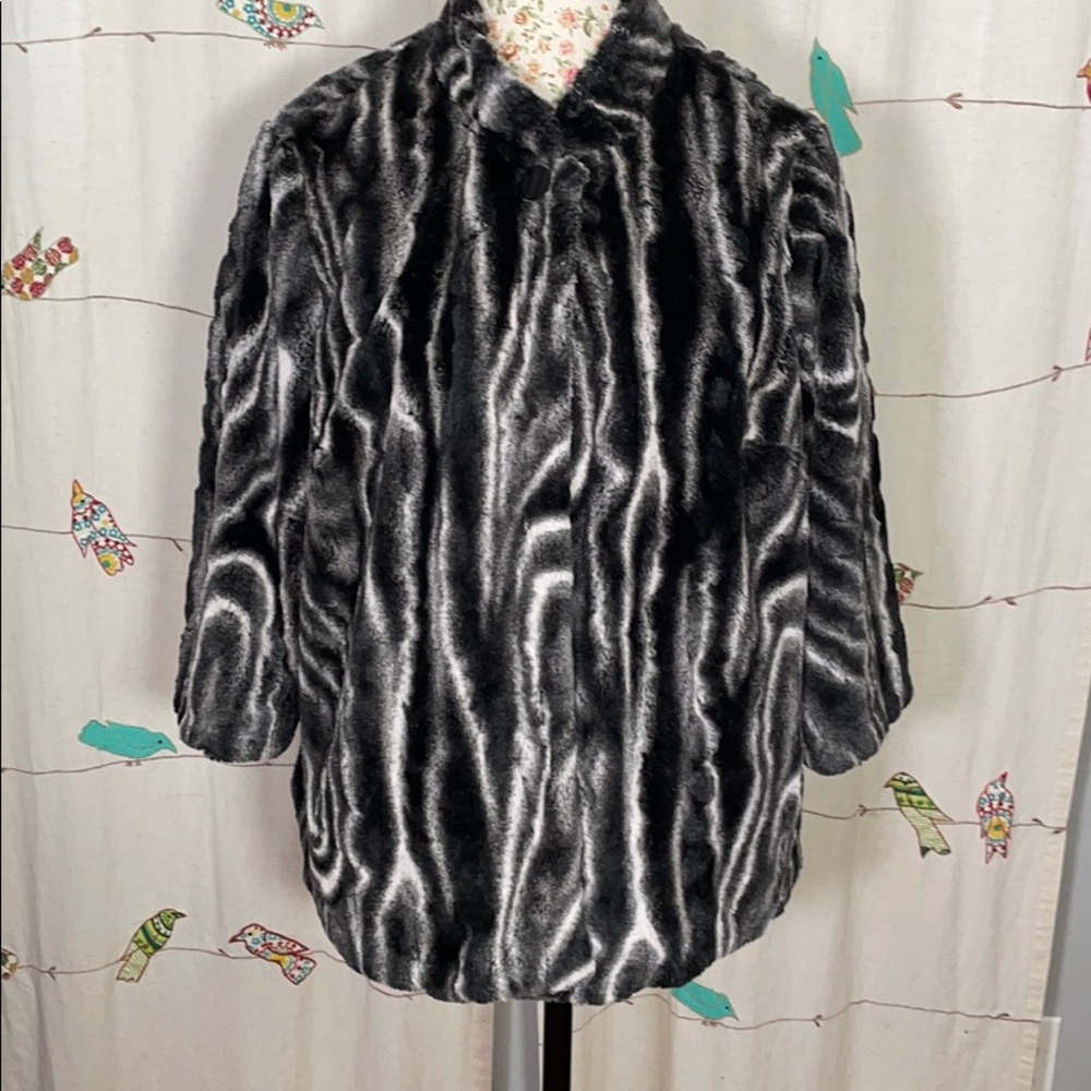 Alfred Dunner Faux Fur Coat sz 16 Women’s.